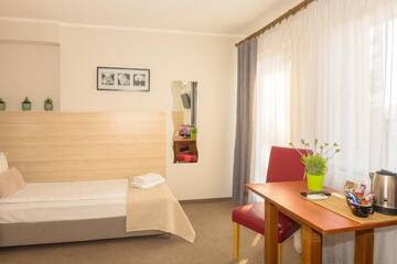 Фото номера Двухместный номер с 2 отдельными кроватями Гостевой дом Old Tree Villa &amp; Restaurant г. Освенцим 8