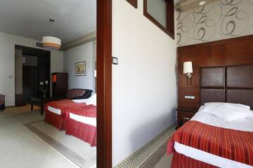 Фото номера Четырехместный номер Отель Hotel Galicja Superior Wellness &amp; Spa г. Освенцим 6