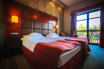 Фото номера Двухместный номер с 2 отдельными кроватями Отель Hotel Galicja Superior Wellness &amp; Spa г. Освенцим 7