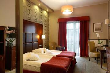 Фото номера Двухместный номер с 2 отдельными кроватями Отель Hotel Galicja Superior Wellness &amp; Spa г. Освенцим 8