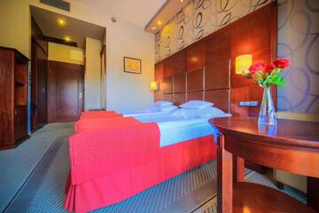 Фото номера Двухместный номер с 2 отдельными кроватями Отель Hotel Galicja Superior Wellness &amp; Spa г. Освенцим 6