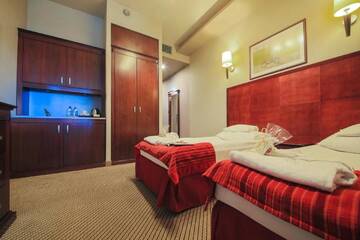 Фото номера Четырехместный номер Отель Hotel Galicja Superior Wellness &amp; Spa г. Освенцим 3