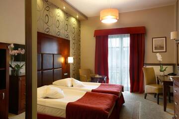 Фото номера Двухместный номер с 2 отдельными кроватями Отель Hotel Galicja Superior Wellness &amp; Spa г. Освенцим 5