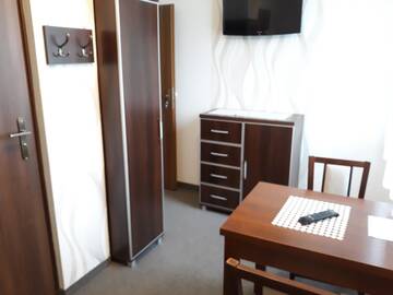 Фото номера Одноместный номер с ванной комнатой Апартаменты Astra Apartments г. Освенцим 3