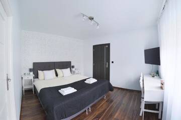Фото номера Стандартный двухместный номер с 1 кроватью Проживание в семье 7th Room Guest House г. Освенцим 5