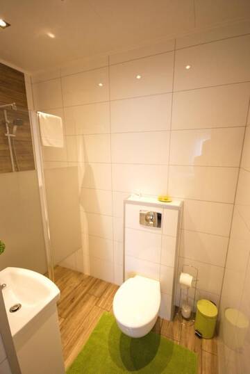 Фото номера Четырехместный номер с ванной комнатой Проживание в семье 7th Room Guest House г. Освенцим 2