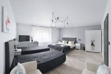 Фото номера Трехместный номер Делюкс Проживание в семье 7th Room Guest House г. Освенцим 6
