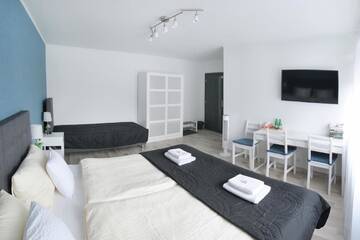 Фото номера Стандартный трехместный номер Проживание в семье 7th Room Guest House г. Освенцим 5