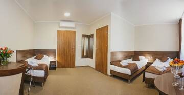 Фото номера Трехместный номер Отель Hotel Dąbrowski г. Освенцим 7