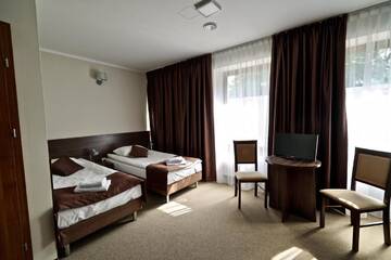 Фото номера Трехместный номер Отель Hotel Dąbrowski г. Освенцим 4