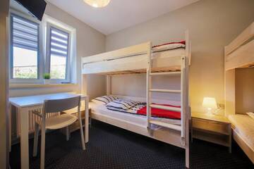 Фото номера Family Room with Bunk Beds (5 Adults) Гостевой дом B&amp;M Guesthouse г. Освенцим 3