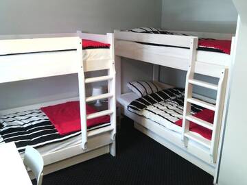 Фото номера Family Room with Bunk Beds (5 Adults) Гостевой дом B&amp;M Guesthouse г. Освенцим 4