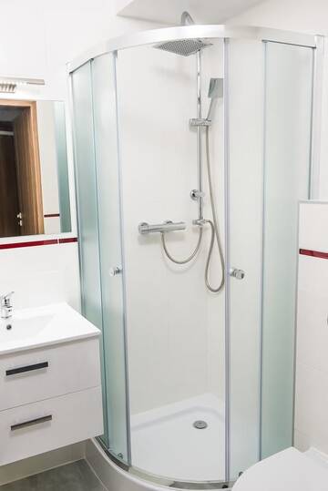 Фото номера Семейный номер (для 6 взрослых) Гостевой дом B&amp;M Guesthouse г. Освенцим 3
