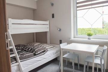 Фото номера Семейный номер (для 5 взрослых) Гостевой дом B&amp;M Guesthouse г. Освенцим 2