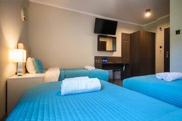 Фото номера Трехместный номер Гостевой дом B&amp;M Guesthouse г. Освенцим 3