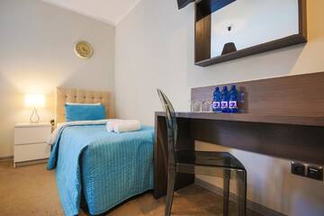 Фото номера Трехместный номер Гостевой дом B&amp;M Guesthouse г. Освенцим 4