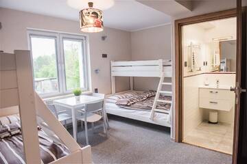 Фото номера Семейный номер (для 6 взрослых) Гостевой дом B&amp;M Guesthouse г. Освенцим 2