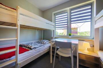 Фото номера Family Room with Bunk Beds (5 Adults) Гостевой дом B&amp;M Guesthouse г. Освенцим 3
