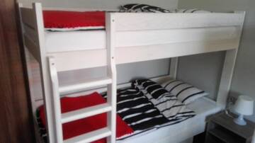 Фото номера Family Room with Bunk Beds (5 Adults) Гостевой дом B&amp;M Guesthouse г. Освенцим 4