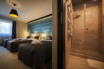 Фото номера Трехместный номер с террасой Гостевой дом B&amp;M Guesthouse г. Освенцим 4