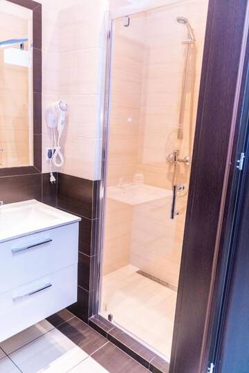 Фото номера Трехместный номер Отель Hotel Artur г. Освенцим 19