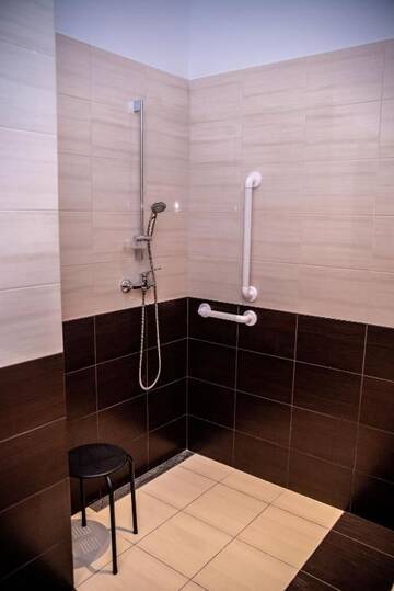 Фото номера Трехместный номер Отель Hotel Artur г. Освенцим 35