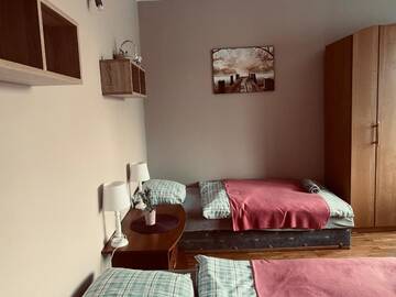 Фото номера Трехместный номер Гостевой дом ES ROOMS г. Освенцим 5