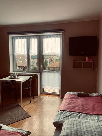 Фото номера Трехместный номер Гостевой дом ES ROOMS г. Освенцим 3
